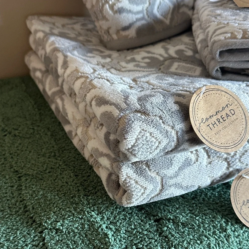 Common Thread Bath & Hand Tip Towels Gray Beige Medallion NEW! - Picture 5 of 11